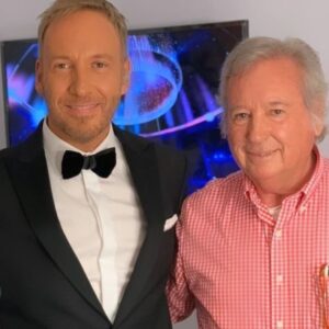 Martín Cárcamo Instagram - Muy feliz día Papa!!! ❤️ 
Apañador , genuino, unidor, increiblemente bueno para conversar, seco pa la talla, cariñoso, bueno para escuchar, ultra simpatico, contador de grandes historias, creador de nuevos mundos , el alma de la fiesta .. 
MI mejor amigo!! Gran suerte la mía tenerte de Padre .
Grande Memi !