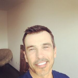 Martín Karpan Instagram - Calle 81 # 11 – 71 Bogotá - Colombia
Teléfono: 257 84 44 entradas: $30 mil en taquilla del colegio 
@vintagefashion2017_