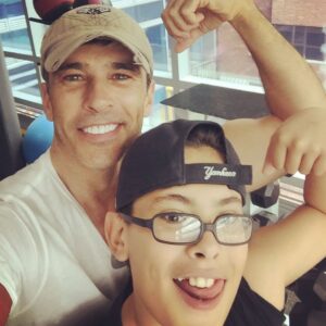 Martín Karpan Instagram - Viernes de santo entrenamiento. El padre, el hijo y nuestro espíritu ✊🏼. @spinningcentergym #actitudspinning