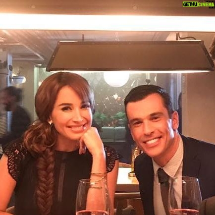 Martín Karpan - 1.4K Likes - Filmando "Doble" del talentoso @cabecimotor con las bellas @majidaissa @julieticarestrep0 y el multifacético políglota @riccafilm en un resto delicioso y so cool de bogota @vitto_bogota