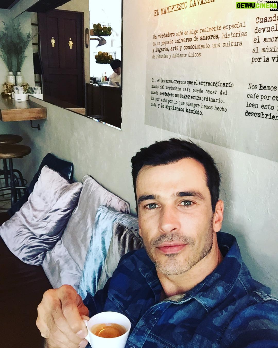 Martín Karpan - 2.7K Likes - Hoy descubrí un sitio en el parque de la 93 para tomar un delicioso cafécito lejos del ruido, cerca de mi. @piucaffe ✌️