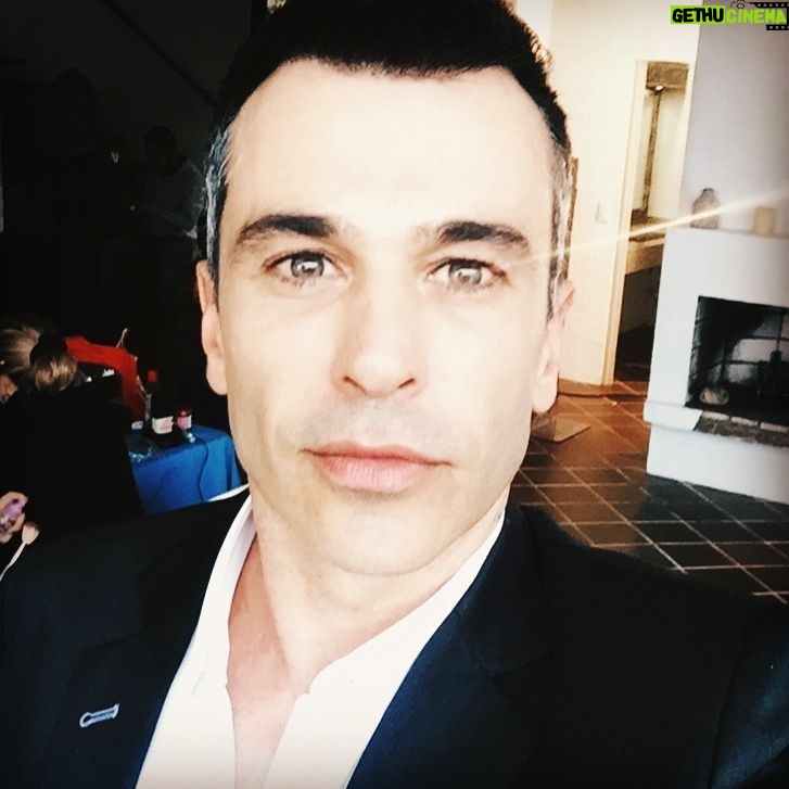 Martín Karpan - 9.6K Likes - Cuando captas el rayo que arrojan los ojos. Ese mismo rayo que llega hasta la otra mirada para transformarla. Y si nos miramos más a los ojos en silencio?...👀✨✨✨✨✨✨✨✨