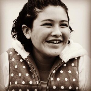 Martín Karpan Instagram - Quien me ayuda a hacer Repost ?. Su nombre es Karol Daniela Angarita
 DESDE SEPTIEMBRE DE 2018 ESTÁ ESPERANDO MEDICAMENTOS PARA SU LEUCEMIA. VERGONZOSO @medimaseps 
Edad:  12 años
Ciudad: Zipaquira 
EPS: Medimas 
IPS actual: San Jose Infantil. 
Diagnóstico: Leucemia Linfoblástica Aguda 
En mayo de 2016 le diagnosticaron LLA (Leucemia) y desde septiembre de 2018 su EPS MEDIMÁS dejó de suministrarle los medicamentos que le eran ordenados por parte del oncólogo tratante. Tal es el nivel de desatención que las últimas quimioterapias no se las suministraron en las fechas establecidas por lo especialistas y el médico ha tenido que recalcar la importancia que existe en el cumplimiento de los plazos establecidos para el suministro de los medicamentos y la alta correlación de este factor con el éxito del tratamiento. 
Dado que MEDIMÁS EPS viene sistemáticamente faltando a su deber de entregar los medicamentos y procedimientos necesarios para atender a Karol, la Fundación Vamos Jero intervino de manera directa diseñando una acción de tutela, la cual fue fallada positivamente para Karol el 6 de marzo de 2019. 
Sin embargo, a la fecha, no ha tenido cumplimiento alguno por parte de la EPS, puesto que Karol sigue a la espera de la entrega de sus medicamentos, agravando y comprometiendo las posibilidades de curación. 
Pese a que el Juez 3 Penal Municipal con funciones de conocimiento de Zipaquirá, ha fallado un desacato en contra del representante legal judicial de MEDIMÁS EPS, el Sr. julio Cesar Rojas Padilla, Karol sigue sin recibir sus medicamentos y esperando justicia real por parte del estado.

#NoHayTiempo Karol necesita urgentemente que autoricen sus medicamentos @MedimasEPS @VamosJero @SuperSalud