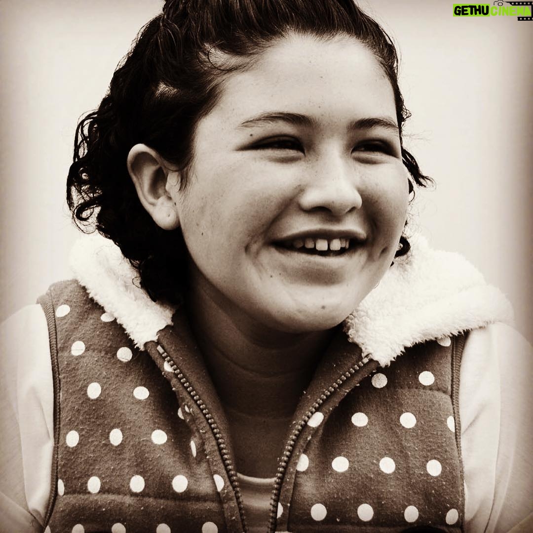 Martín Karpan - 2.4K Likes - Quien me ayuda a hacer Repost ?. Su nombre es Karol Daniela Angarita
DESDE SEPTIEMBRE DE 2018 ESTÁ ESPERANDO MEDICAMENTOS PARA SU LEUCEMIA. VERGONZOSO @medimaseps
Edad: 12 años
Ciudad: Zipaquira
EPS: Medimas
IPS actual: San Jose Infantil.
Diagnóstico: Leucemia Linfoblástica Aguda
En mayo de 2016 le diagnosticaron LLA (Leucemia) y desde septiembre de 2018 su EPS MEDIMÁS dejó de suministrarle los medicamentos que le eran ordenados por parte del oncólogo tratante. Tal es el nivel de desatención que las últimas quimioterapias no se las suministraron en las fechas establecidas por lo especialistas y el médico ha tenido que recalcar la importancia que existe en el cumplimiento de los plazos establecidos para el suministro de los medicamentos y la alta correlación de este factor con el éxito del tratamiento.
Dado que MEDIMÁS EPS viene sistemáticamente faltando a su deber de entregar los medicamentos y procedimientos necesarios para atender a Karol, la Fundación Vamos Jero intervino de manera directa diseñando una acción de tutela, la cual fue fallada positivamente para Karol el 6 de marzo de 2019.
Sin embargo, a la fecha, no ha tenido cumplimiento alguno por parte de la EPS, puesto que Karol sigue a la espera de la entrega de sus medicamentos, agravando y comprometiendo las posibilidades de curación.
Pese a que el Juez 3 Penal Municipal con funciones de conocimiento de Zipaquirá, ha fallado un desacato en contra del representante legal judicial de MEDIMÁS EPS, el Sr. julio Cesar Rojas Padilla, Karol sigue sin recibir sus medicamentos y esperando justicia real por parte del estado.
#NoHayTiempo Karol necesita urgentemente que autoricen sus medicamentos @MedimasEPS @VamosJero @SuperSalud