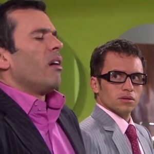 Martín Karpan Instagram - Quédate con quien te mire como @jhonatoro me mira en el mingitorio. 😎