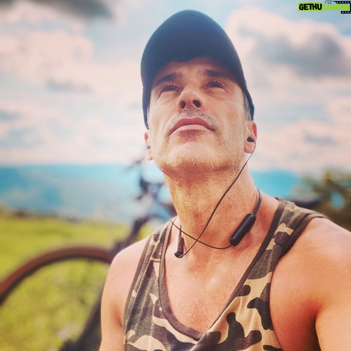 Martín Karpan - 5.2K Likes - ⚡️Hasta el infinito y más allá en bici. A quien más le gusta perderse entre cielos y montañas montando su bike?. 🤟🏼
#bike #lifestyle #slowliving