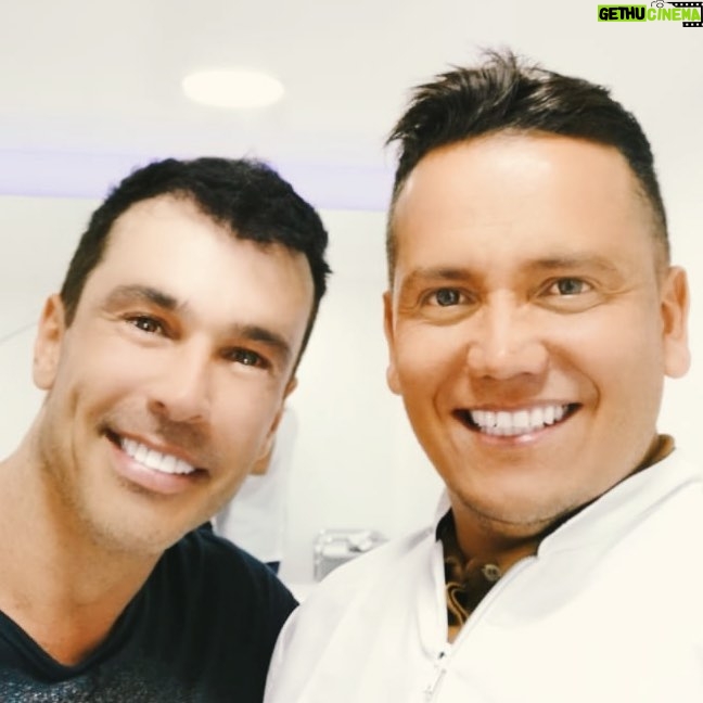 Martín Karpan - 2.2K Likes - Sonreír porque la vida te sonríe de vuelta no tiene precio. Para todo lo demás existe el gran @drgabrieleligio 🤟🏼
