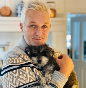 Martin Kemp Instagram - We all need a hug sometimes!!
#pop