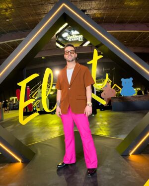 Martín Ricca Instagram - Una noche en los @eliotmedia 💛

Gracias @hm por vestirme 💗

#martinricca #martinriccaenmexico #2000sxsiempre #eliotawards #hmstudio  #pandora #premios #martinricca25años #musica #vida #andando #mexico🇲🇽 #argentina🇦🇷