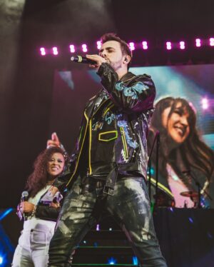 Martín Ricca Instagram - Monterrey gracias por tanto amor 🤍
@2000sxsiempre 

📷 @carlos_rdzph 

#martinricca #2000sxsiempre #monterrey #martinriccaenmexico #arenamonterrey #musica #cantar #gira #show  #concierto #fans #vida #sueños #mexico🇲🇽 #argentina🇦🇷