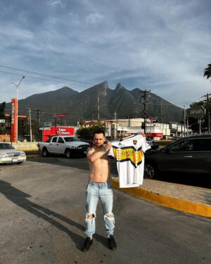 Martín Ricca Instagram - Siempre a tu lado BOCA 🇸🇪
Se gana, se pierde, pero nada cambiará! 
Lo más hermoso estar a tu lado en las buenas y en las malas mucho más ♾️
te amo 💙💛💙 

#martinricca #bocajuniors #lamitadmasuno #losdeafuerasondepalo #bocademivida💙💛💙 #la12 #bombonera #yotequierobocajuniorsyotequierodeverdad #enlasbuenasyenlasmalas #teamobocajuniors #bostero #xeneise #laboca #fútbol #pasion #aguante #elmasgrande #bocasoselbesodemimamá