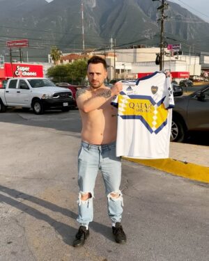 Martín Ricca Instagram - Siempre a tu lado BOCA 🇸🇪
Se gana, se pierde, pero nada cambiará! 
Lo más hermoso estar a tu lado en las buenas y en las malas mucho más ♾️
te amo 💙💛💙 

#martinricca #bocajuniors #lamitadmasuno #losdeafuerasondepalo #bocademivida💙💛💙 #la12 #bombonera #yotequierobocajuniorsyotequierodeverdad #enlasbuenasyenlasmalas #teamobocajuniors #bostero #xeneise #laboca #fútbol #pasion #aguante #elmasgrande #bocasoselbesodemimamá