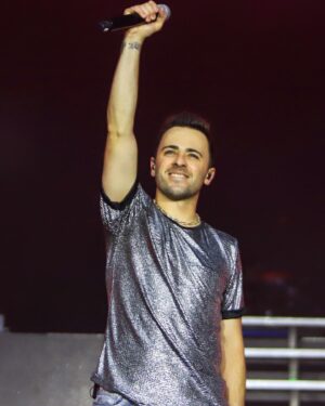 Martín Ricca Instagram - Gracias Queretaro por tanto amor… 
Otra noche mágica con @2000sxsiempre 

📸 @soy_alanhdez 

#martinricca #martinriccaenmexico #2000sxsiempre #boboproducciones #querétaro #gira #show #concierto #musica #vida #sueños #fans #publicoincreible #gracias #mexico🇲🇽 #argebtina🇦🇷