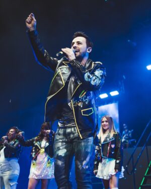 Martín Ricca Instagram - Monterrey gracias por tanto amor 🤍
@2000sxsiempre 

📷 @carlos_rdzph 

#martinricca #2000sxsiempre #monterrey #martinriccaenmexico #arenamonterrey #musica #cantar #gira #show  #concierto #fans #vida #sueños #mexico🇲🇽 #argentina🇦🇷