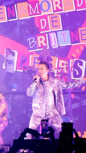 Martín Ricca Instagram - ¡De Argentina para el mundo! 🌎🙌🏻 El crush de todo México y un tipazo dentro y fuera del escenario 😎👊🏻

@martinricca1 sigamos festejando contigo tus 25 años de carrera musical y que sean 25 años más. 🔥🤩