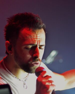 Martín Ricca Instagram - 25-11-23 Una noche para siempre en Monterrey 🎶 Gracias! 

25 Años 🎤sonando por primera vez 

🧥 @eduardoblassmexico 

👟 @adidasmx 

📷 @buttyruth 

#martinricca #martinriccaenmexico #martinricca25años #monterrey #musica #concierto #vida #fans #recuerdos #adidas #eduardoblassmexico #sueños #envivo #momentos #mexico🇲🇽 #argentina🇦🇷