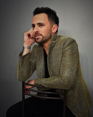 Martín Ricca Instagram - 25-11-23 Una noche para siempre en Monterrey 🎶 Gracias! 

25 Años 🎤sonando por primera vez 

🧥 @eduardoblassmexico 

👟 @adidasmx 

📷 @buttyruth 

#martinricca #martinriccaenmexico #martinricca25años #monterrey #musica #concierto #vida #fans #recuerdos #adidas #eduardoblassmexico #sueños #envivo #momentos #mexico🇲🇽 #argentina🇦🇷