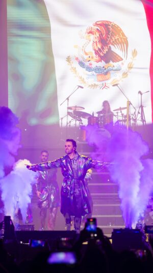 Martín Ricca Instagram - La primera vez 🔥 
@2000sxsiempre 
Momentos para siempre ♾️
Gracias a todos los que vibran con nosotros 🙏 

#martinricca #martinriccaenmexico #2000sxsiempre #conciertos #vida #agradecido #musica #boboproducciones #compañeros #amigos #fans #recordando #sueños #martinricca25años #sensaciones #alegria #feliz #arte #argentina🇦🇷 #mexico🇲🇽