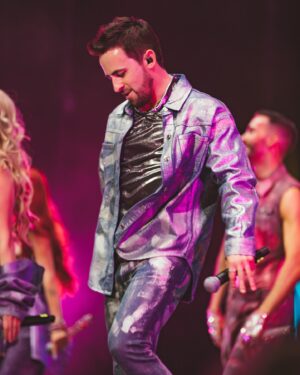 Martín Ricca Instagram - Monterrey gracias por tanto amor 🤍
@2000sxsiempre 

📷 @carlos_rdzph 

#martinricca #2000sxsiempre #monterrey #martinriccaenmexico #arenamonterrey #musica #cantar #gira #show  #concierto #fans #vida #sueños #mexico🇲🇽 #argentina🇦🇷