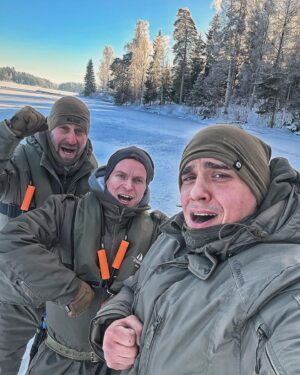 Martin Rudloff Instagram - Abenteuer Schweden 🥶‼️
Mit @noppi172 & @3tefanjensen auf arktischer Expedition in Schweden bei knapp -20 Grad!!
Isdubbar (Eispickel) sind am Start 💪🏻🇸🇪