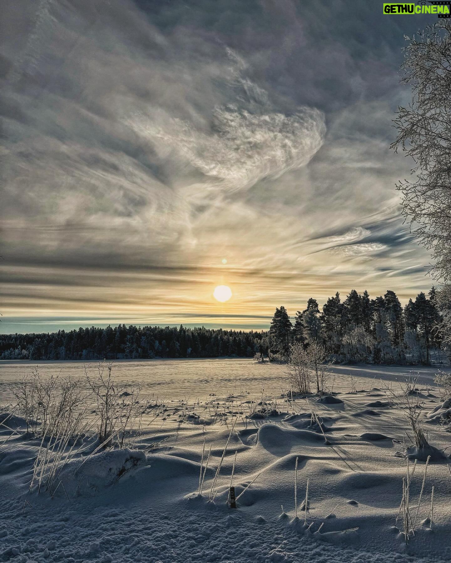 Martin Rudloff - 23K Likes - Abenteuer Schweden 🥶‼️
Mit @noppi172 & @3tefanjensen auf arktischer Expedition in Schweden bei knapp -20 Grad!!
Isdubbar (Eispickel) sind am Start 💪🏻🇸🇪