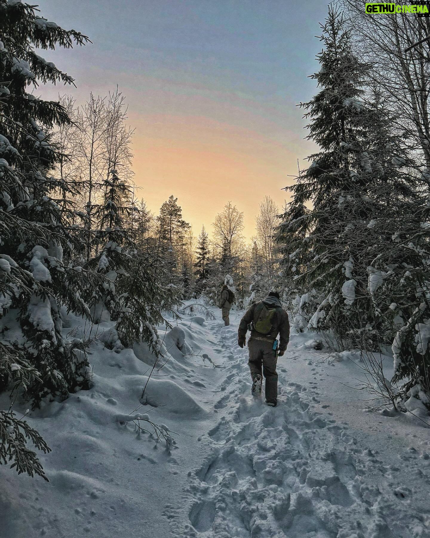 Martin Rudloff - 23K Likes - Abenteuer Schweden 🥶‼️
Mit @noppi172 & @3tefanjensen auf arktischer Expedition in Schweden bei knapp -20 Grad!!
Isdubbar (Eispickel) sind am Start 💪🏻🇸🇪