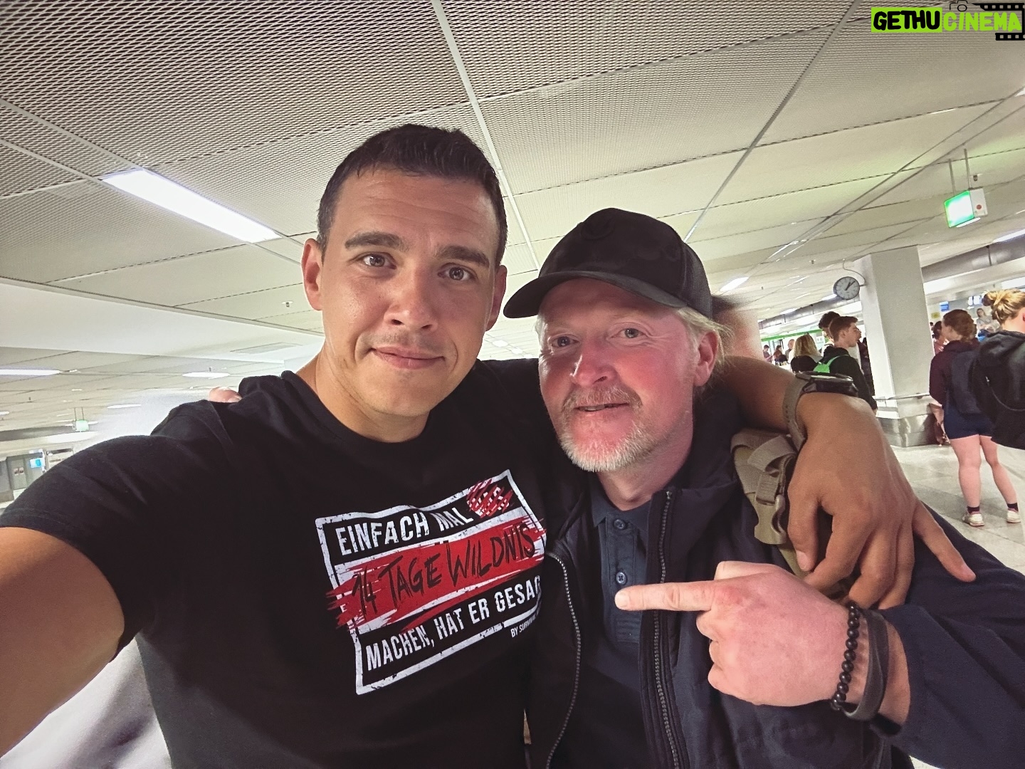 Martin Rudloff - 47.8K Likes - Danke @joeykelly.official 💪🏻‼️
Selten bin ich von Menschen beeindruckt, aber Joey hat mich volle Bude inspiriert. Vor allem auch abseits von Kameras und Gruppen. Danke ☺️
Mein allergrößten Respekt 🫶🏻