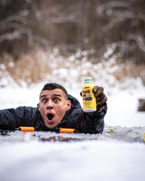 Martin Rudloff Instagram - [Werbung]
@yfood genießt man am Besten 🧊 EIS gekühlt 😂!!
Die Trinkmahlzeit von @yfood ist die perfekte Lösung wenn du manchmal schnell Energie brauchst und Hunger hast. Alles was du brauchst um gut zu funktionieren. 💪🏻 Aber das Beste ist, es schmeckt einfach lecker 😋 !!
Wenn du es ausprobieren willst, dann nutze den 10% Aktions-Rabatt Code 
⚠️MATTIN-INSTA⚠️🫵🏻
gönn dir ein PROBIERPAKET und komm ins Team MATTIN 💪🏻‼️
Vielen lieben Dank für deine Unterstützung!! 
#allesKannNixMuss 
-----------------------------------------
#yfood #survivalmattin #uünk #trinkmahlzeit #eis #eisbaden #cool #eisgekühlt #vegan #lecker