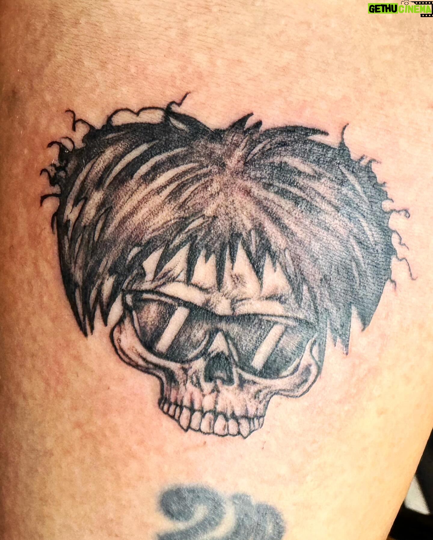 Martin Rudloff - 21.8K Likes - Life is a Learning 💪🏻‼️Geiler Tag bei @holzkunst_scholz_offiziell mit viel Liebe und einem Wetteinsatz den ich eingelöst habe. Die liebe @billyjean.tattoo hat das zauberhaft gemacht, hat überhaupt gar nicht nie nich wehgetan 🤫...
Am 04.05 gibts dann auch ein Video von dem tollen Ausflug zu Locke. Haben da mal wieder was in XXL gebaut und getestet 🎯🙈‼️
⚠️VIDEO IS INCOMING⚠️