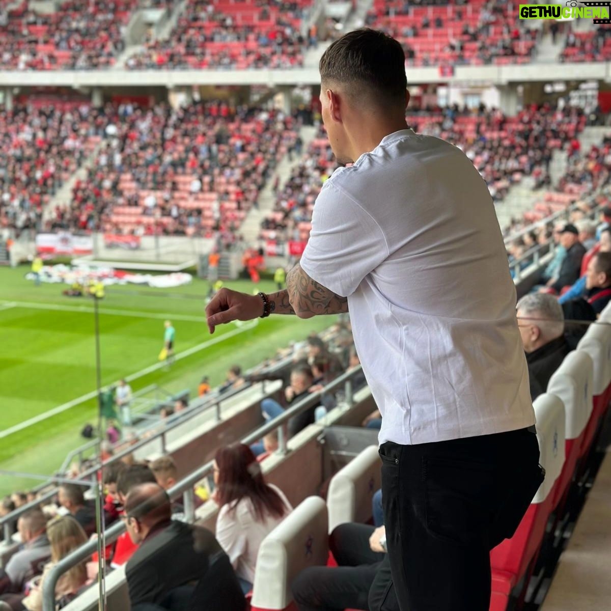 Martin Škrtel - 4.6K Likes - Spartakovci do teho 💪❤️🖤
@spartak_sk