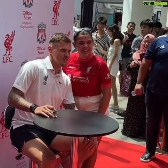 Martin Škrtel - 16.8K Likes - Thank you Singapore👏🏻
@lfcretailsg ❤️