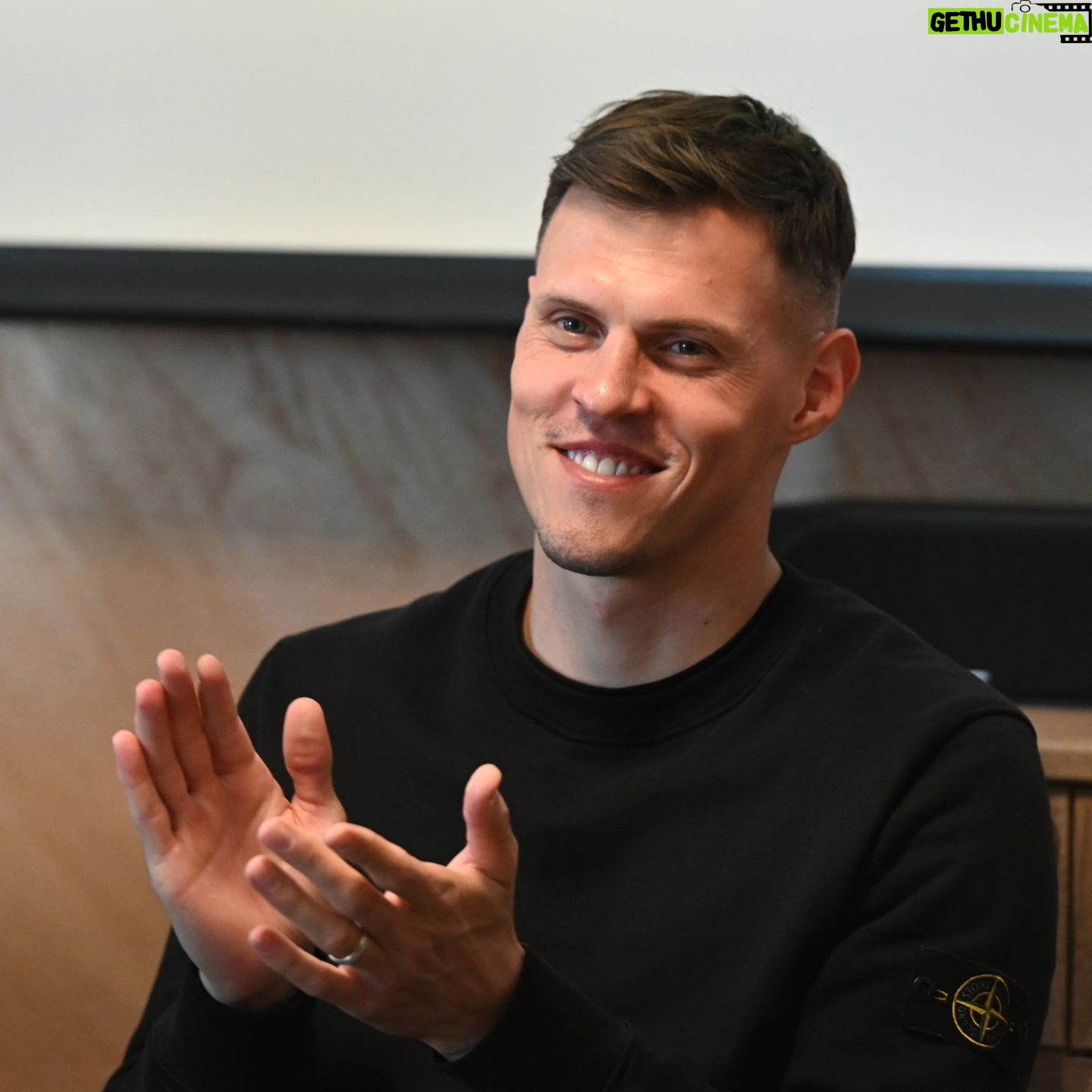 Martin Škrtel - 3.3K Likes - Včera sme navštívili s chalanmi zo @spartak_sk detský domov v Seredi. Nahrádza deťom starostlivosť a lásku, ktorá sa im nedostáva od vlastnej rodiny. My sme priniesli trochu futbalu a zábavy a teda bolo to veselé ⚽️❣️ Ďakujem za pozvanie.
*****
Yesterday we visited orphanage in slovak town Sered with the guys from Spartak Trnava. It helps children with the care and love, which they don't receive from their own family. We talked about football and had some fun. #mademyday
📸 Lukáš Griňaj