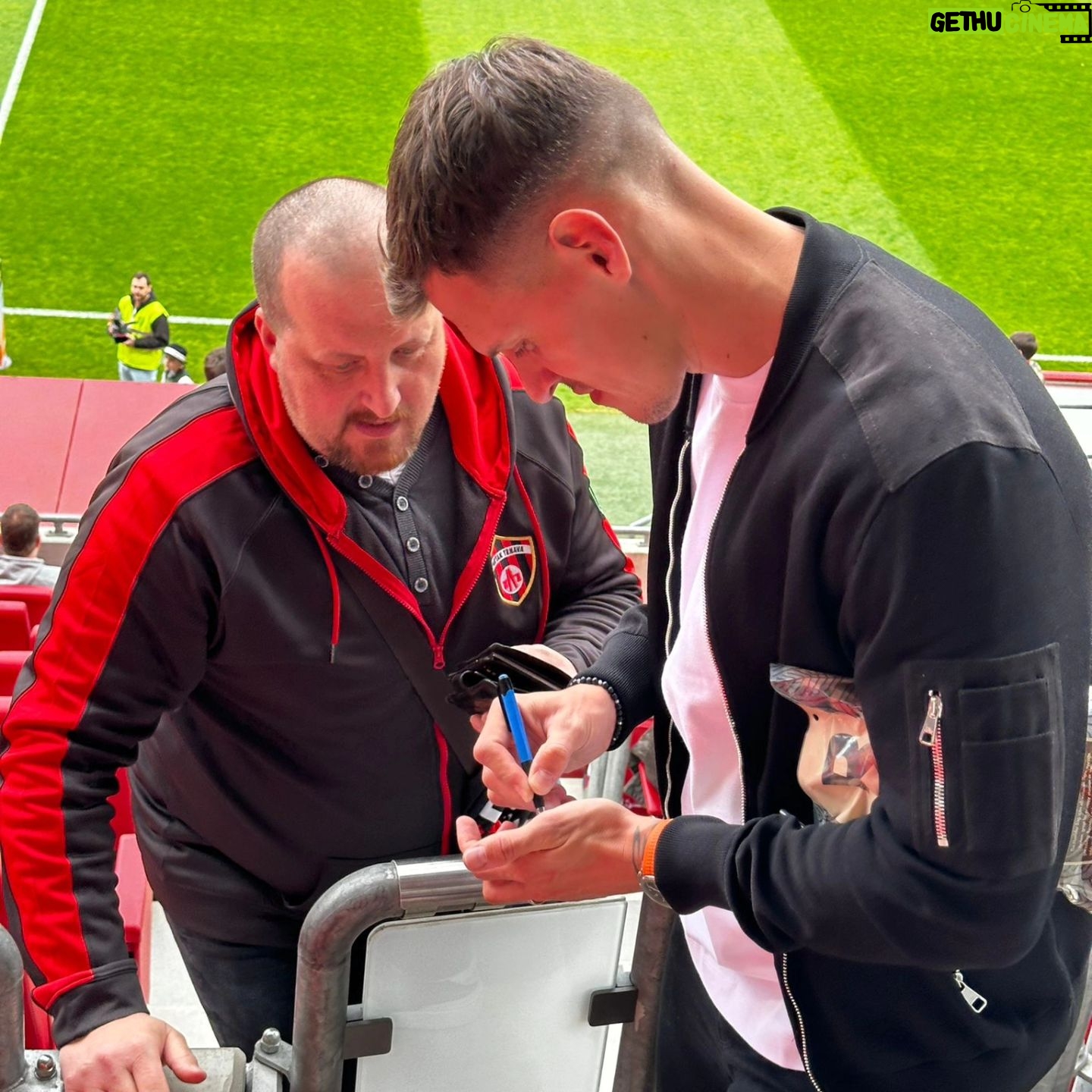 Martin Škrtel - 4.6K Likes - Spartakovci do teho 💪❤️🖤
@spartak_sk