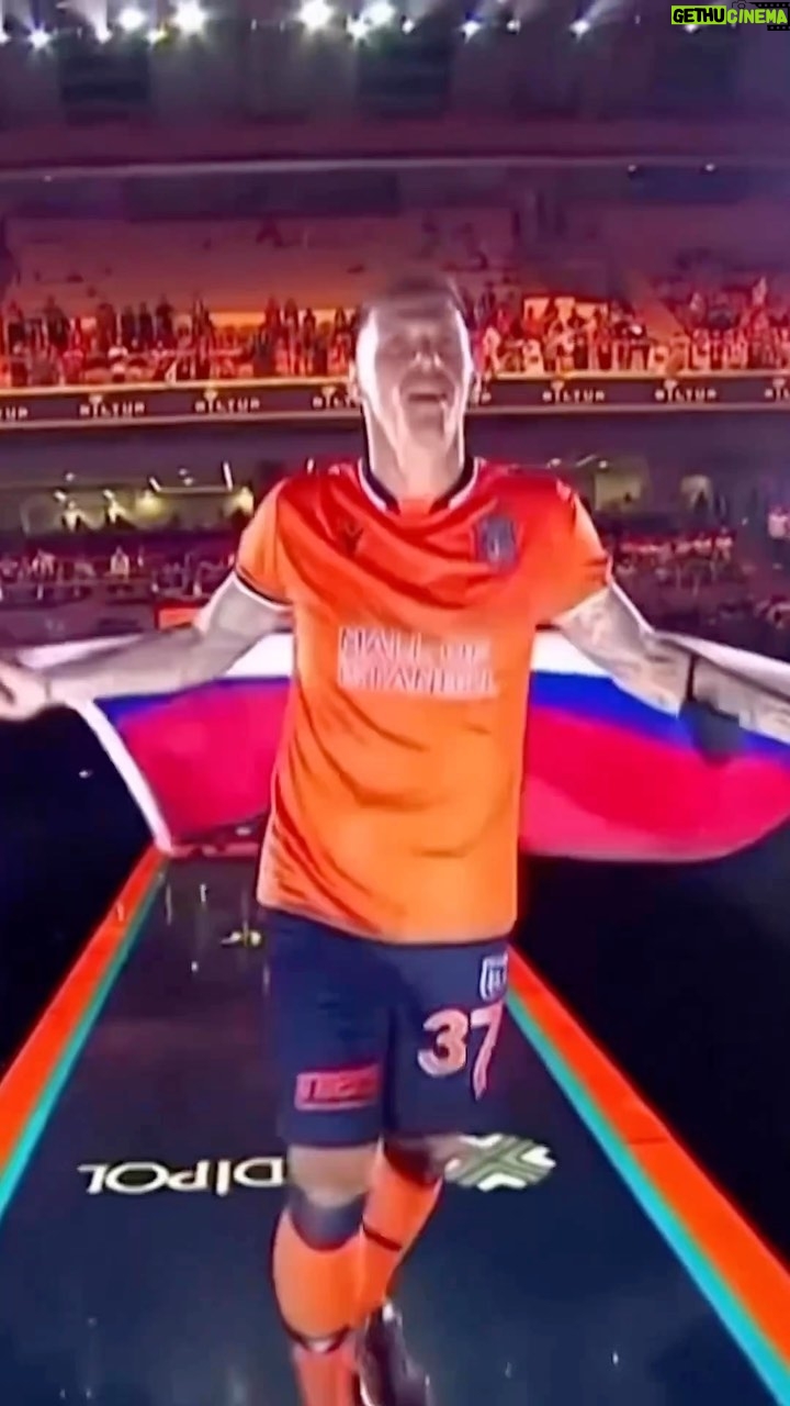 Martin Škrtel - 2.5K Likes - Velký fotbalový hráč s ještě větším srdcem👏🏻 Martin Škrtel🇸🇰 dnes v pořadu 1:1 sport show na @novasport_tv , kde dnes nebude chybět ani dojetí☺️ Startujeme ve 21:35🗣