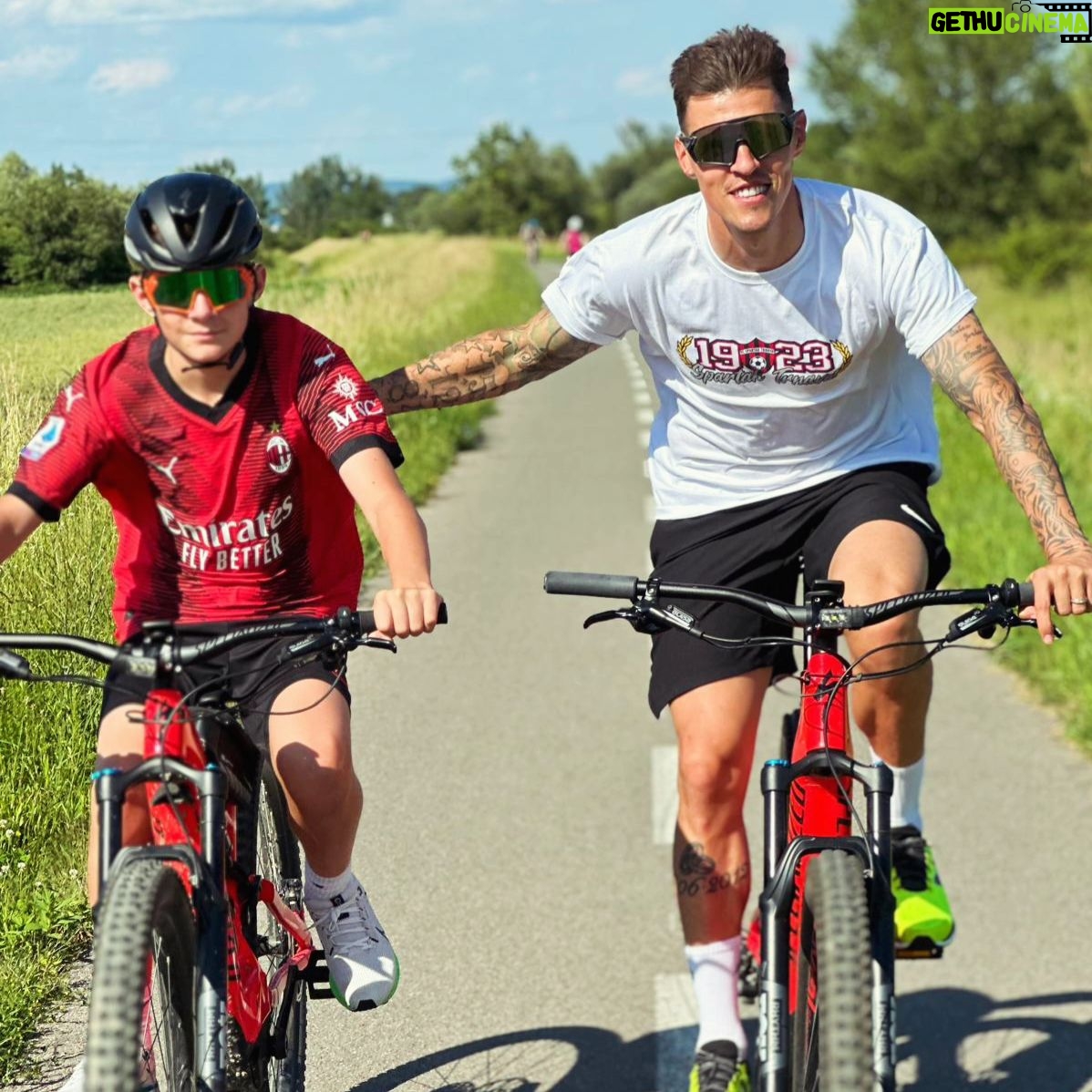 Martin Škrtel - 3.5K Likes - On the way,...with my son ❤️
#dadandson #cycling #matteo