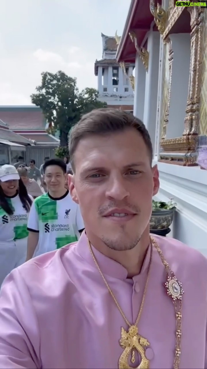 Martin Škrtel - 11.2K Likes - Tento týždeň som veľa cestoval ✈️, tak som sa rozhodol s Vami podeliť o nejaké moje zážitky z tohto týždňa ⚽️🤌🏻
……………………..
Took some flights this week✈️, thought I would share some of my experiences along the way ⚽️🤌🏻
#fcliverpool#dubai#travel#football#slovakia#martinskrtel