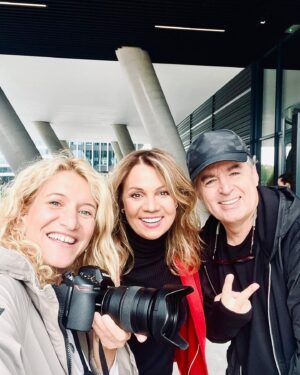 Martina Randová Instagram - Moji milí,dvě fotky pro vás.Úplně pohodový focení pro časopis Vlasta s úžasnými kamarády, vynikajícími lidmi a profesionály ve svém oboru. Moničkou Navrátilovou @monika_navratilova_photo a  Pavlem Bauerem @pavel.bauer. Bylo to skvělý, díky vám oběma♥️♥️♥️♥️♥️♥️♥️♥️