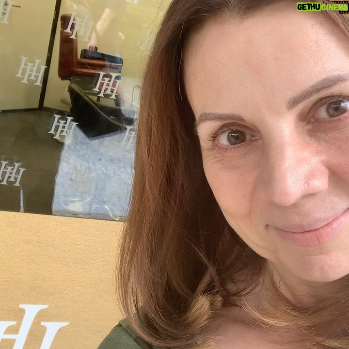 Martina Randová - 530 Likes - Moji milí sledující❣️❣️❣️ pokud máte svoji stálou kadeřnici, které naprosto věříte, je to skvělý. Ale pokud máte svůj stálý kafeřnický salon, kde věříte všem kadeřnicím, tak to je zázrak. 🙌🏻 Jestli toužíte po změně nebo potřebujete poradit, jaký účes by vám slušel a hned si ho nechat udělat, volejte salon HAIRHOLICS @hairholics_prague 737509811. Budete odcházet spokojení a šťastní. Já s takovými pocity odcházím vždy❣️❣️❣️❣️ Mějte se nádherně a ještě lépe. Myslím na vás a opatrujte se. 🙏🏻❤️