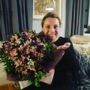 Martina Randová Instagram - MOJI MILÍ❤️ DĚKUJU VÁM ZE SRDCE ZA VŠECHNA PŘÁNÍ K NAROZENINÁM. MÁM VÁS MOC RÁDA. A Děkuju za celý nelehký rok.  AŤ JE PRO VÁS ROK 2021 MILIONKRÁT LEPŠÍ,HLAVNĚ ZDRAVÝ A PLNÝ SPLNĚNÝCH PŘÁNÍ. ❤️❤️❤️❤️❤️❤️❤️
P.s. Ta nádherná Kytka je od mé sestry Janičky a dělali jí moji kamarádi Kytičkáři @flowershop_serafin . Podívejte se na jejich stránky,jsou nejlepší ❣️❣️❣️