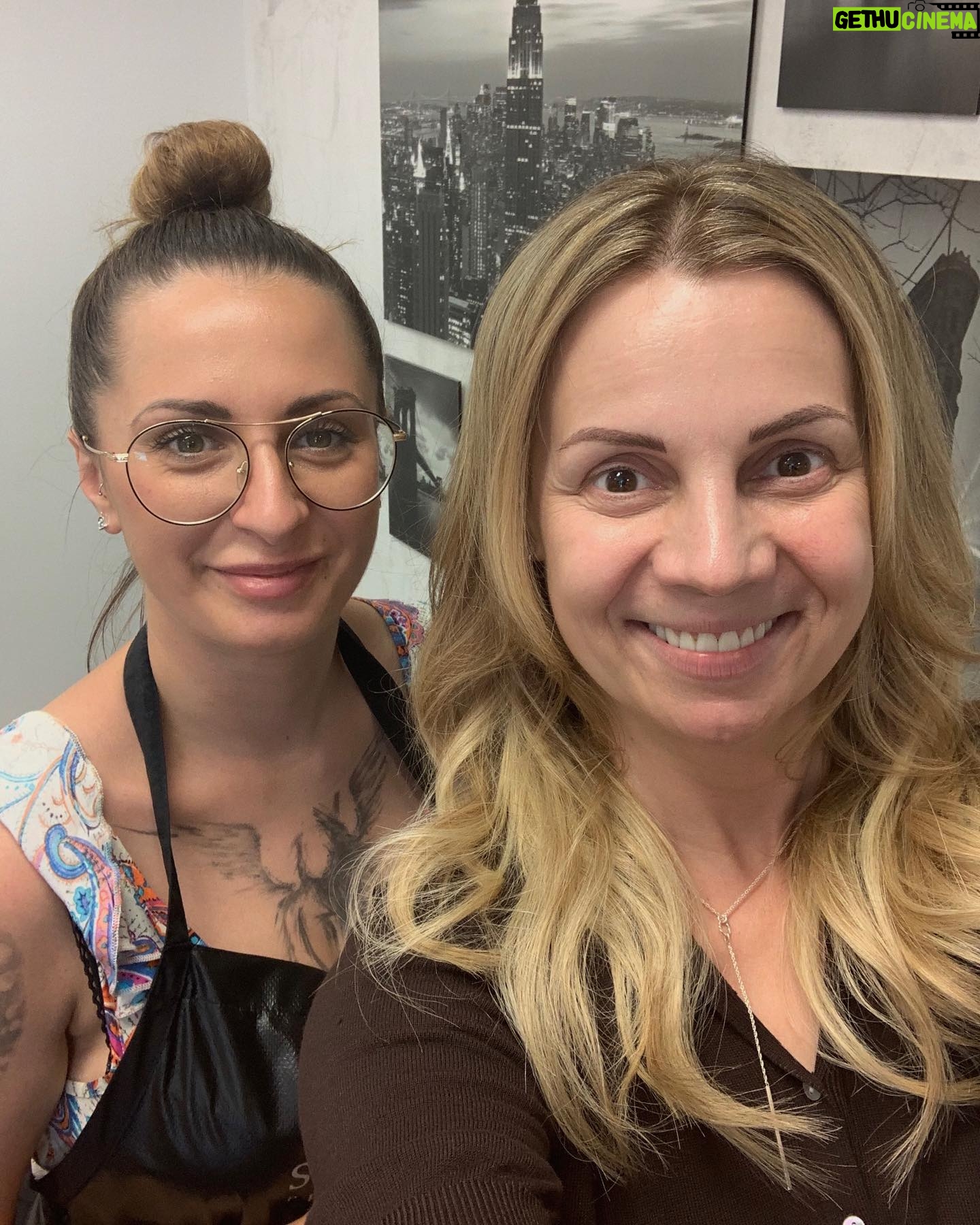 Martina Randová - 1.2K Likes - ❣️❣️❣️Pozor pozor,moji milí ❣️❣️Jestli chcete nejlepší salon na prodloužení vlásků a nebo střih a barvu přesně podle vašich představ, jděte jedině do vlasového salonu HAIRHOLICK a nechte si udělat vlasy od SABINKY. 👍Díky osobní zkušenosti ručím za to, že je opravdu NEJLEPŠÍ A JE TO TAM SKVĚLÝ!!!! Dokonce je pro zákazníky zařízeno ZDARMA PARKOVÁNÍ.
Moc děkuji za nádhernou péči. 🙏🏻Jo a Sabinka je Anděl. Rovnou píšu i telefon a adresu, ať se můžete objednat: Kadeřnictví HAIRHOLICK, Rohanské nábřeží 7, P8 Karlín.
telefon k objednání: 420737509811. 👍👍👍👍👍👍👍👍👍👍👍👍. A možná se tam potkáme,protože já to tam miluju. 💁♀️💋