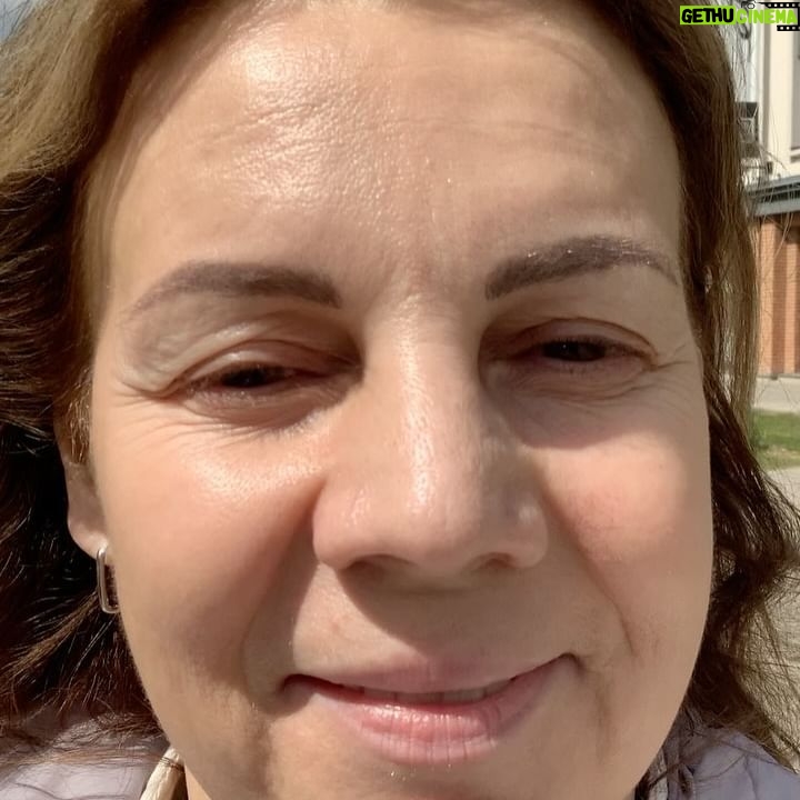 Martina Randová - 1K Likes - Moji milí ❤️, jezděte opatrně. V poslední době se tady rozmohl takový nešvar, že řidiči neblikají, vecpou se před vás, když si necháváte správný odstup od auta před vámi a zapomínají, že ze dvou pruhů do jednoho existuje “ zip “. Tak a teď ta hezčí zpráva, MĚJTE SE CO NEJKRÁSNĚJI A MÁM VÁS RÁDA❣️ Opatrujte se🌼🌻💐🌺🌷🌹🪻🌾🌸🪷💐🪸Pro vás. A nezvadnou. 😉. @smazik_kladno. P.s. Konec se mi tam nějak nevešel,nechápu. Omlouvám se. Ale bylo to: “ Aniž bych musela z postele “.