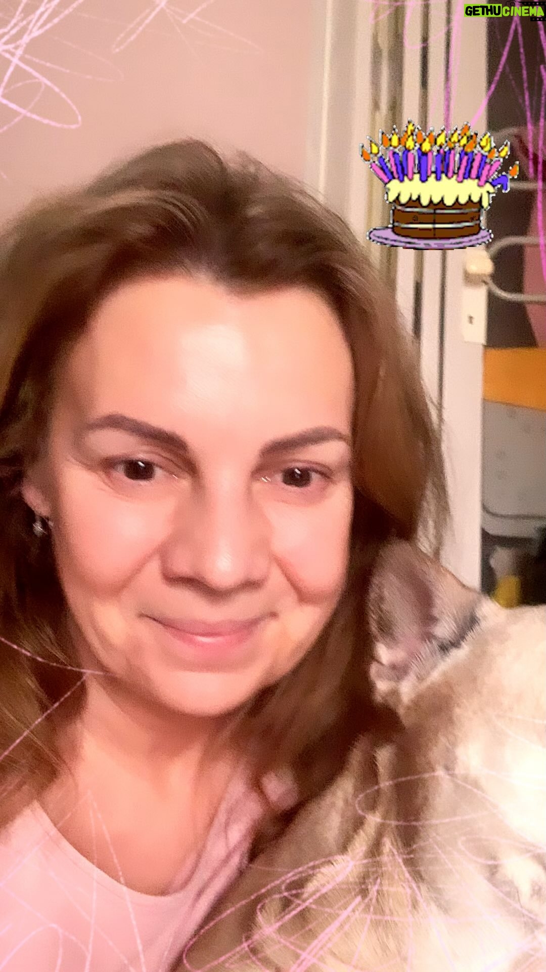 Martina Randová - 3.9K Likes - Moji milí. ❤️ Moje Mína slaví na Apríla narozeniny. Dnes 1.4.2024 je jí 13 let.
A pak, že se buldočci dožívají nejvíce deseti let. Chachacha. Věřím,že máme před sebou ještě hodně společného času. Mějte se moc krásně a opatrujte se. P.s. Je na ní vidět,že jsem jí tím videem vyloženě potěšila. 😂😂😂