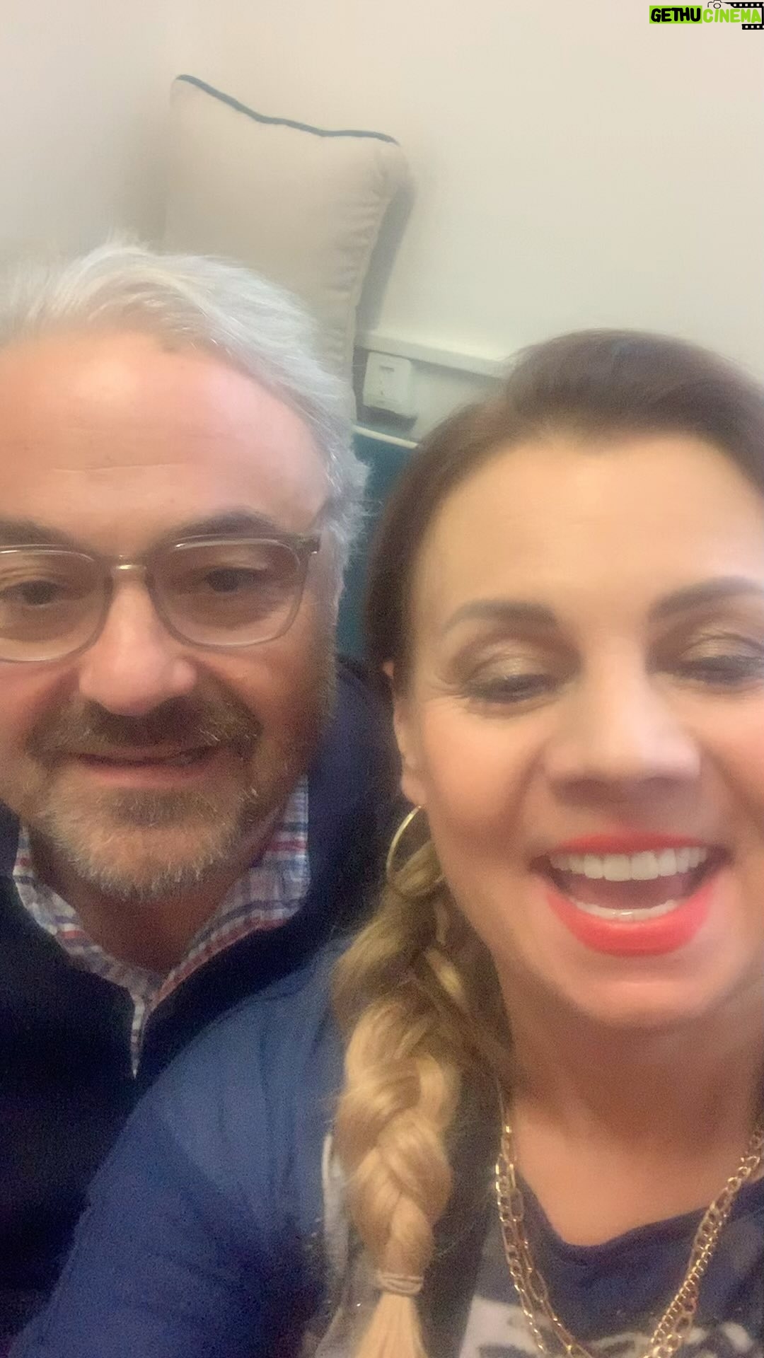 Martina Randová - 1.6K Likes - Tak zase spolu. Bude to jízda. Heluš půjde po Bobanovi @martin_zounar_official jako pes po buřtu. Darinka @mahulena_bocanova_official se má na co těšit. 😂
A všichni se těšíme na vás, na věrné diváky Ordinace v růžové zahradě 2 @ordinace2serial. Ty nejkrásnější dny vám přeji.♥️