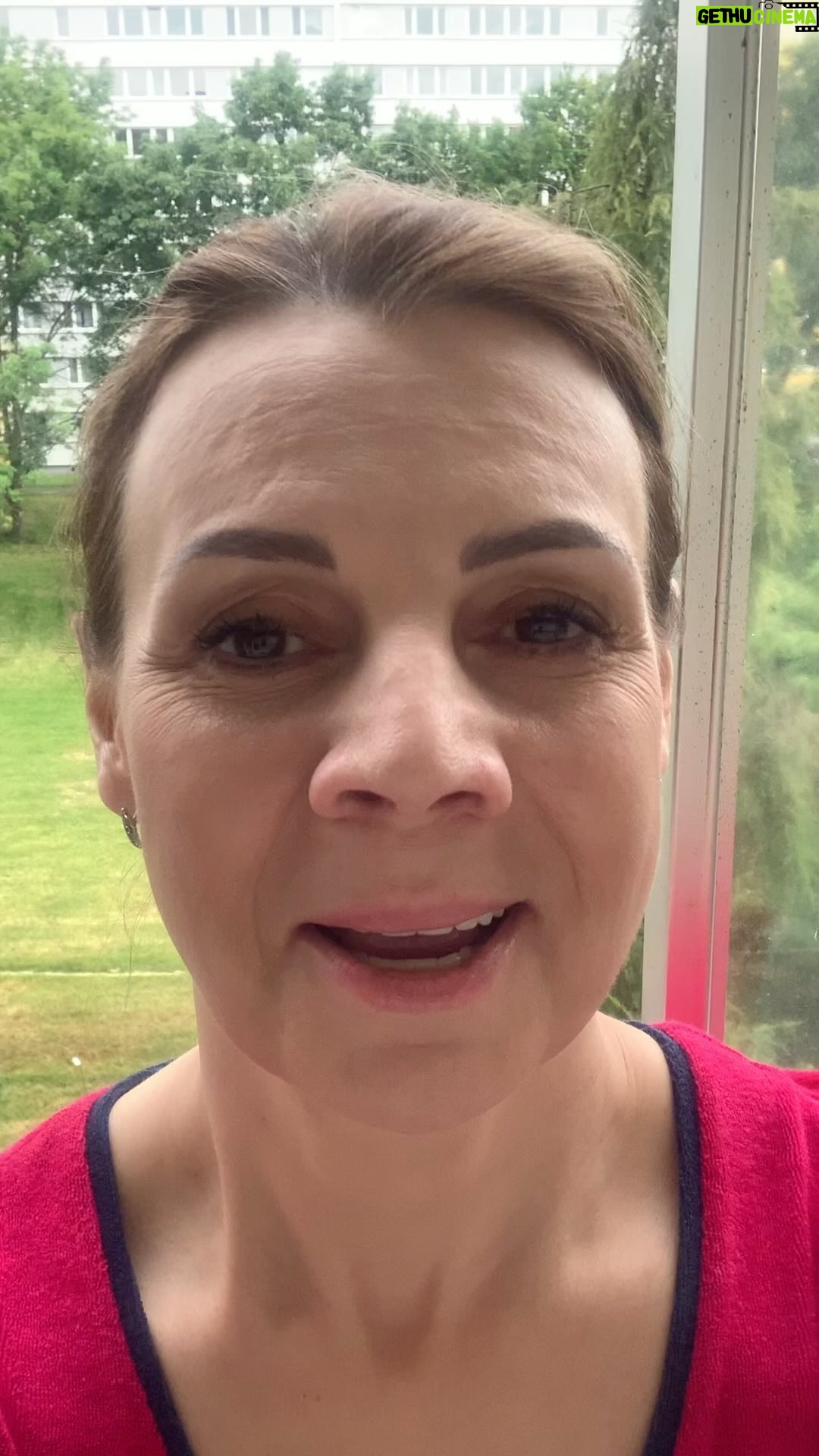 Martina Randová - 476 Likes - Moji milovaní,všechno je namluveno ve videu,takže vám jen popřeji ty nejkrásnější dny a třeba přispějeme k dobré náladě i my představením Divadla Metro @divadlometro na zámku Štěnovice @zamek_stenovice v rámci kulturního léta. 21.6. od 19:00 tam hrajeme představení “ Dva nahatý chlapi “, které je v Divadle Metro stále vyprodané, ale na zámku Štěnovice ještě pár volných míst je. A kdo tam hraje? Takže : Martin Zounar @martin_zounar_official , Martin Kraus @martinkraus_official , Danielka Šinkorová @sinkord_official nebo Míša Dittrichová @misadittrich a taky slečna Martina Randová @martina.randova_off .
Budeme se mít všichni krásně a bezstarostně a vesele a úžasně a…… vlastně jakkoliv budete sami chtít. 💁♀️💋💋💋💋💋💋💋💋💋💋💋💋💋💋💋💋💋💋