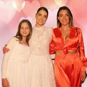 Martina Schindlerová Instagram - ❤️👰‍♀️
#mysister
@marianamaria_ana