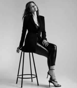 Martina Schindlerová Instagram - Each morning we are born again.
What we do today is what matters most.

📸 @lifestyle_by_kathy 
🩶 @musa_art_photo_studio