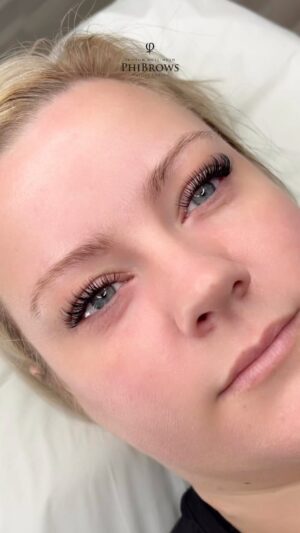Martina Urban Instagram - New creation 🤩
Hope you like it🥰

#hairstrokes #hairstrokebymachine #machinemicroblading #machinehairstrokes
#3dhairstrokes #phibrows #microblading #permanentmakeu pbrows#phibrows#shadowbrows