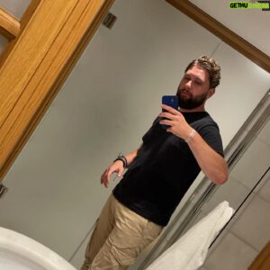 Marvin Matyka Instagram - i know that you like the pictures 🌚🌚

#selfietime #cringe #lovethisshit #hotelbathroomselfie #usa #chicago #hotelselfie #ugly #selfie #bro #uglyselfie #photography #pls #delete #nofilter #why #selfies #selfmade #notedited