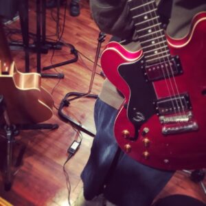 Mary Instagram - 明日はかわいいセミアコも弾きます🎸
