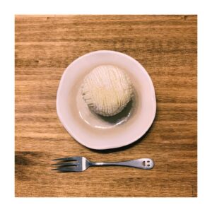 Mary Instagram - 🍰
﻿
白いモンブラン。﻿
﻿
最近、YouTubeのチャンネル登録者さんが﻿
20万人（もう21万人なのかな）突破しまして﻿
あまり実感なく過ごしていたのですが﻿
あらためて、すごいことなんだなぁって﻿
じわじわきてます（やっと。笑）﻿
﻿
一緒にチャンネルをつくってきてくれて﻿
ありがとうだよ。🏳️‍🌈﻿
﻿
モンブランは全然関係なく、﻿
実は、中に苺が入っていて﻿
すごく おいしかったという﻿
お話でした。🍓﻿
﻿
﻿
#白いモンブラン﻿
#活動するっていいな﻿
#めありーちゃんねる
#みんな最近なんのアニメみてる？﻿
#もしくは来期楽しみ？﻿